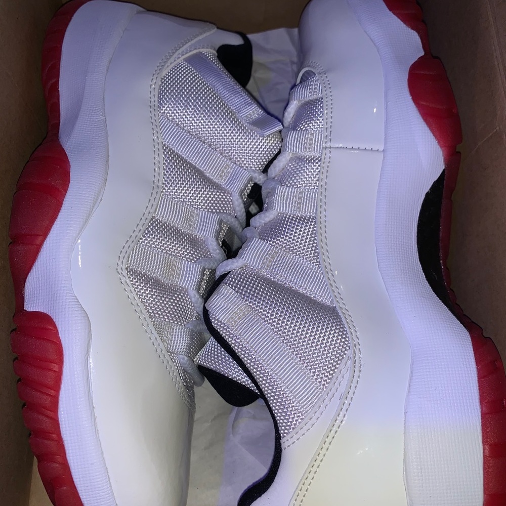 Air Jordan 11 Low White/Red Size 8.5